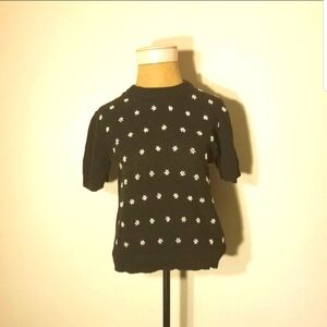 1950's Style Dark Grey Knit Short Sleeved Sweater Size S w/ Beaded White Flowers